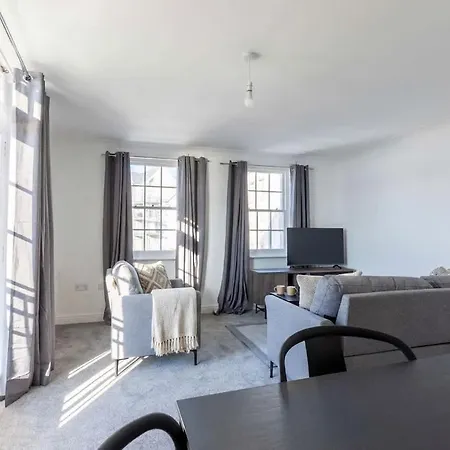 Modern 2br Sea View Flat On The Harbour Daire