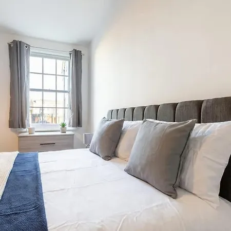 Modern 2br Sea View Flat On The Harbour *