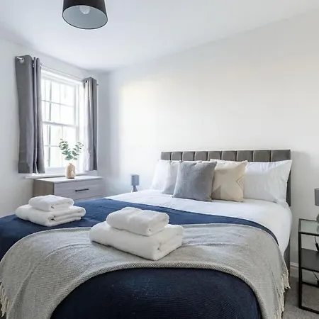 Modern 2br Sea View Flat On The Harbour *