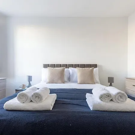 Modern 2br Sea View Flat On The Harbour *